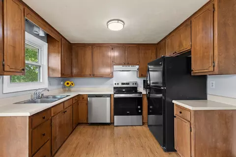 Kitchen - 41 Solar Cir, Appleton, WI 54915 photo 1 of 3