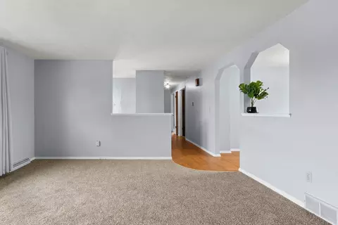 Living - 41 Solar Cir, Appleton, WI 54915 photo 3 of 4