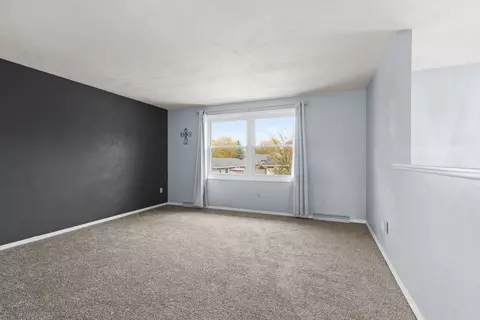 Living - 41 Solar Cir, Appleton, WI 54915 photo 2 of 4