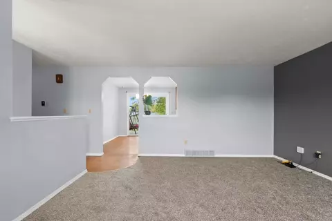 Living - 41 Solar Cir, Appleton, WI 54915 photo 4 of 4