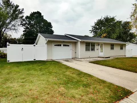 1844 Juniper Dr, Green Bay, WI 54302
