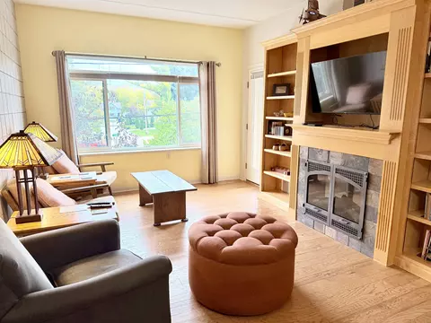400 N Richmond St #210, Appleton, WI 54911 photo 2