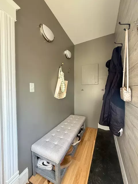 Entry Way - 1403 N Oneida St, Appleton, WI 54911 photo 2 of 2