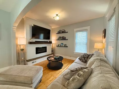 Living - 1403 N Oneida St, Appleton, WI 54911 photo 3 of 4