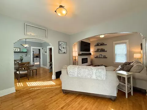 Living - 1403 N Oneida St, Appleton, WI 54911 photo 2 of 4
