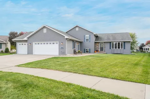1860 Justin Dr, Omro, WI 54963