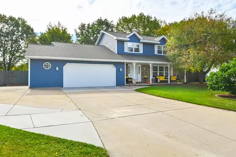 2735 Baylite Dr, Green Bay, WI 54313