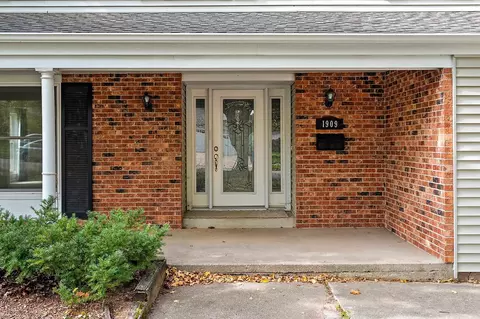 1909 N Nicholas St, Appleton, WI 54914 photo 2