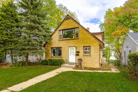 1432 S 85th St, West Allis, WI 53214