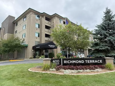 400 N Richmond St #316, Appleton, WI 54911