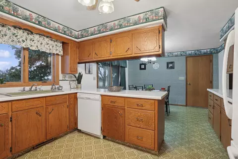 331 E Lake St, Chilton, WI 53014 photo 7