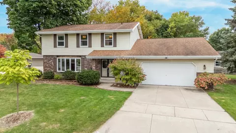 2819 E Crestview Dr, Appleton, WI 54915