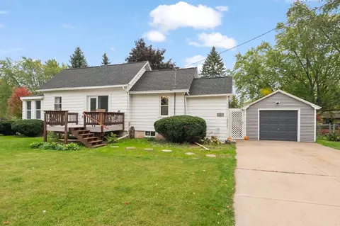 1387 Cormier Rd, Green Bay, WI 54313