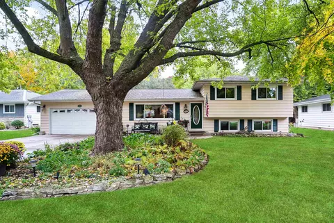1106 S Park Ave, Neenah, WI 54956