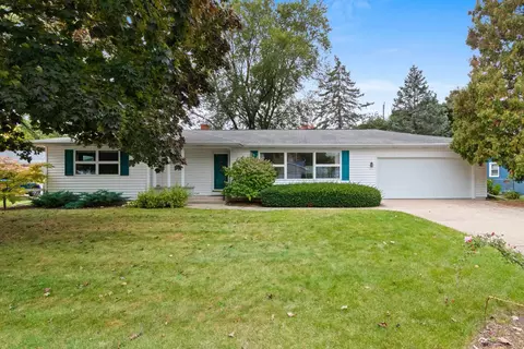 1061 Kalfahs St, Neenah, WI 54956