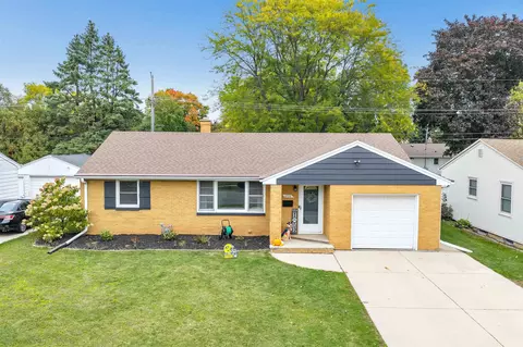 1122 Biemeret St, Green Bay, WI 54304
