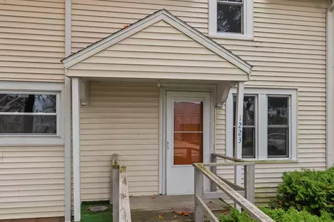 Exterior - 1223 W Summer St, Appleton, WI 54914 photo 9 of 10