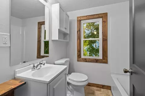 Bath - 1223 W Summer St, Appleton, WI 54914 photo 2 of 2