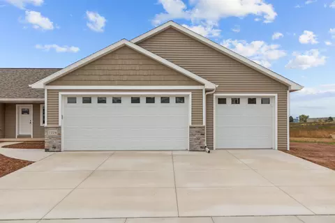 1224 S Kensington Dr, Appleton, WI 54915 photo 2