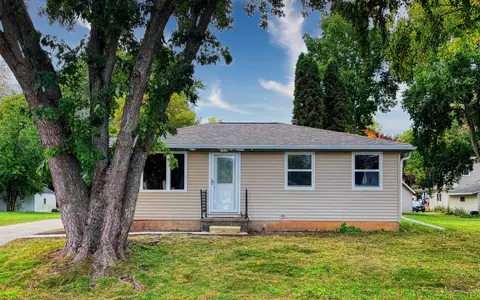 1827 Olive St, Oshkosh, WI 54901
