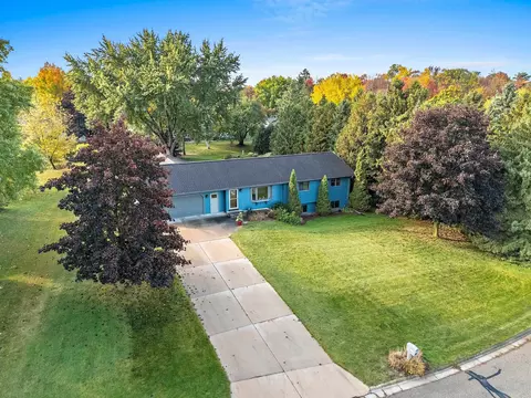 120 Hillside Ln, Shawano, WI 54166