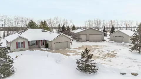 4980 Broderick Rd, Omro, WI 54963