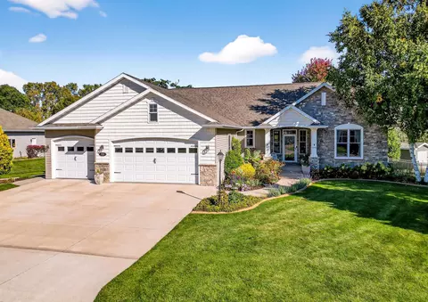 1516 Kingswood Dr, Neenah, WI 54956