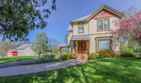 e3192 Apple Tree Lane, Waupaca, WI 54981
