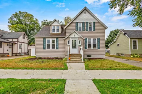 2611 Parkridge Ave, Marinette, WI 54143