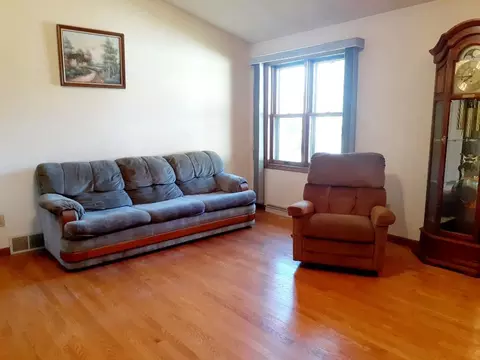 Living - n3992 Shamrock Circle, Appleton, WI 54913 photo 5 of 5