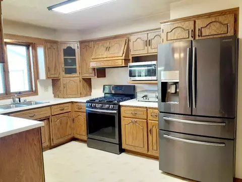 Kitchen - n3992 Shamrock Circle, Appleton, WI 54913 photo 2 of 8