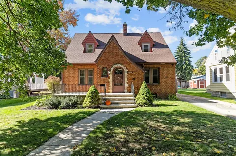 1613 N Division St, Appleton, WI 54911