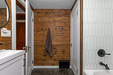 Bath - 1613 N Division St, Appleton, WI 54911 photo 5 of 7