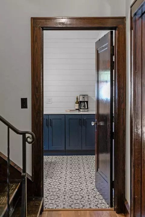 Entry Way - 1613 N Division St, Appleton, WI 54911 photo 9 of 14