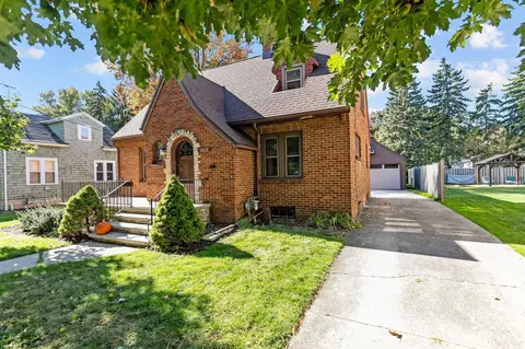 Exterior - 1613 N Division St, Appleton, WI 54911 photo 2 of 10