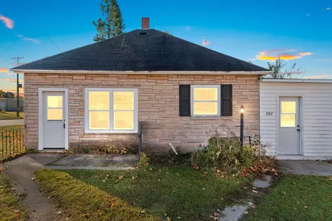 202 Sherman St, Oconto Falls, WI 54154