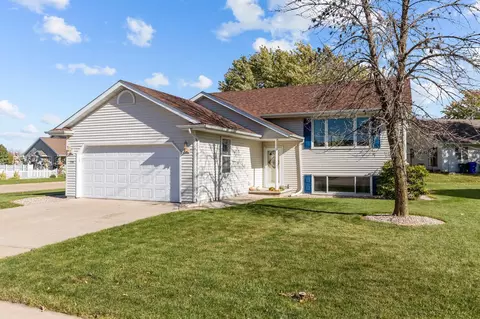 1990 Greengrove St, Kaukauna, WI 54130