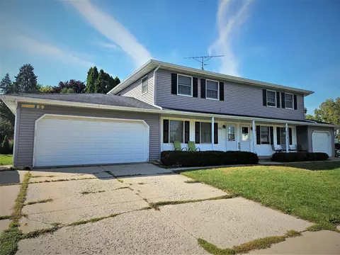 1861 Wisconsin St, Oshkosh, WI 54901