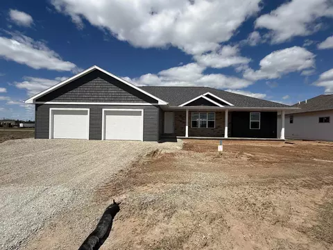 1927 Huffcutt Ln, Waupaca, WI 54981