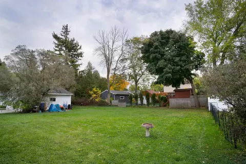 1517 W Rogers Ave, Appleton, WI 54914 photo 2