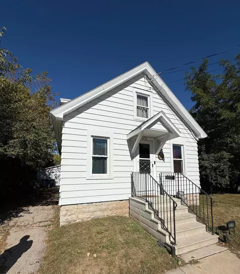 1218 Carr Pl, Oshkosh, WI 54901