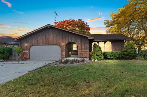 2204 85th St, Kenosha, WI 53143
