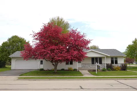 109 Filby St, Oakfield, WI 53065