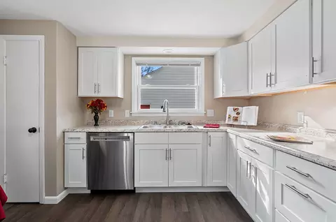 Kitchen - 2500 S Jefferson St, Appleton, WI 54915 photo 4 of 6