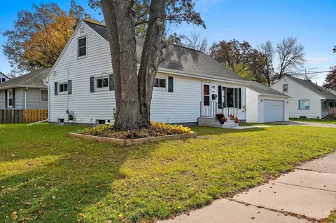 Exterior - 2500 S Jefferson St, Appleton, WI 54915 photo 4 of 7