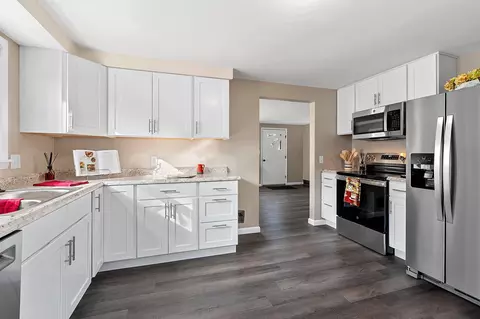 Kitchen - 2500 S Jefferson St, Appleton, WI 54915 photo 3 of 6