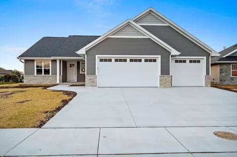 1402 Crossroads Dr, De Pere, WI 54115