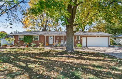 689 S Oakwood Rd, Oshkosh, WI 54904