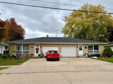 2018 Parkside Dr, Oshkosh, WI 54901