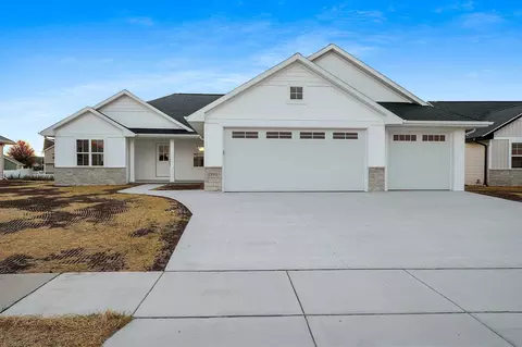 1390 Crossroads Dr, De Pere, WI 54115